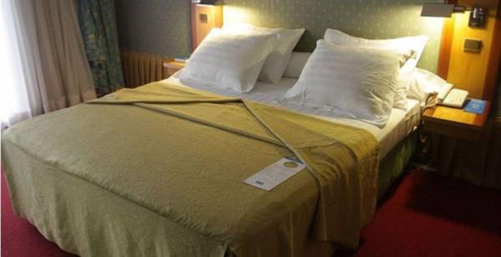 Chambre Double Confort avec Vue sur la Piscine